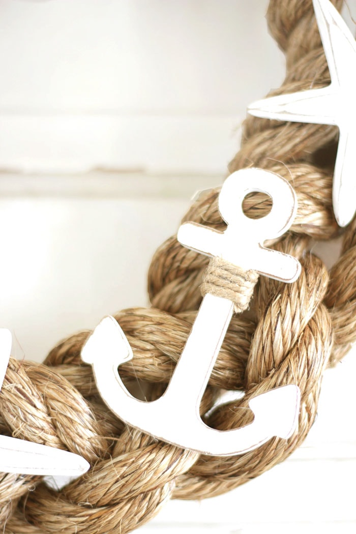 DIY Rope Nautical Wreath - an awesome DIY project for the summer! A super cute combo of rope and ribbon to make this nautical wreath! { lilluna.com }