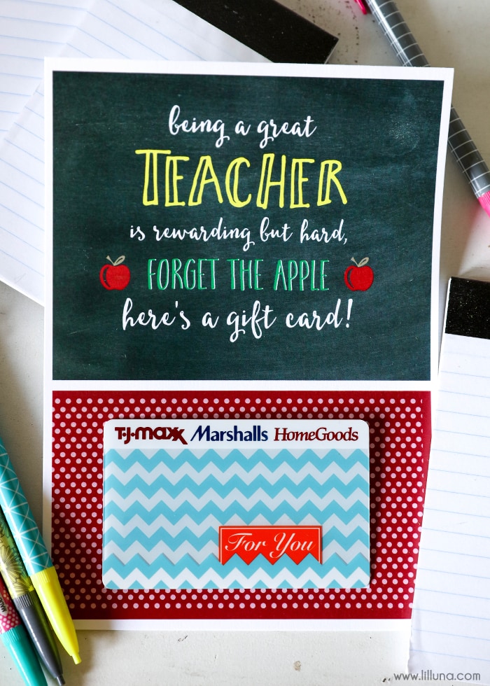 FREE Teacher Appreciation Gift Card Holder - perfect for your favorite teacher and takes just a few minutes to put together.