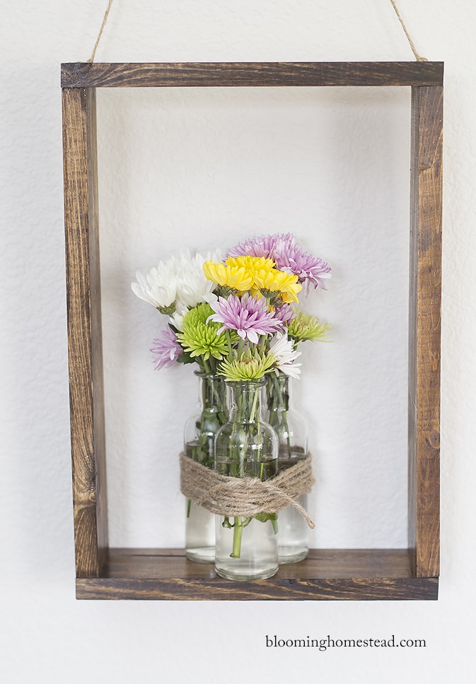 DIY Rustic Floral Wall Decor - This DIY Rustic Wall Decor is such a fun way to display flowers in your home and is quite simple to make!