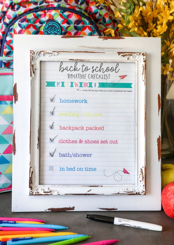 FREE Back 2 School Routine Checklist - help the kids get back in a routine with this free printable.