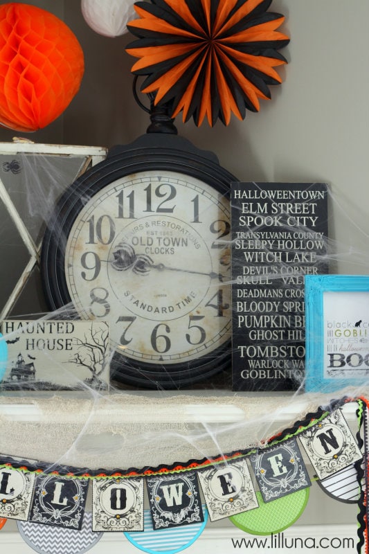 Pretty Halloween Decor Ideas on { lilluna.com } Great ideas to help inspire your own decor!