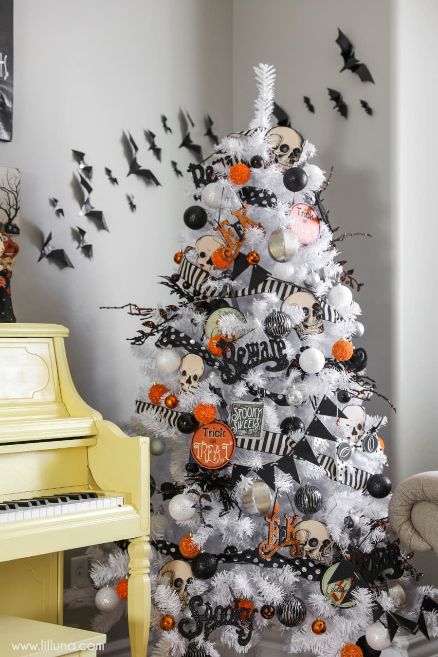 Halloween tree - a great idea to add to your Halloween decor this year!