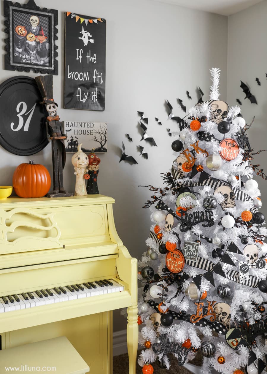 Halloween tree - a great idea to add to your Halloween decor this year!