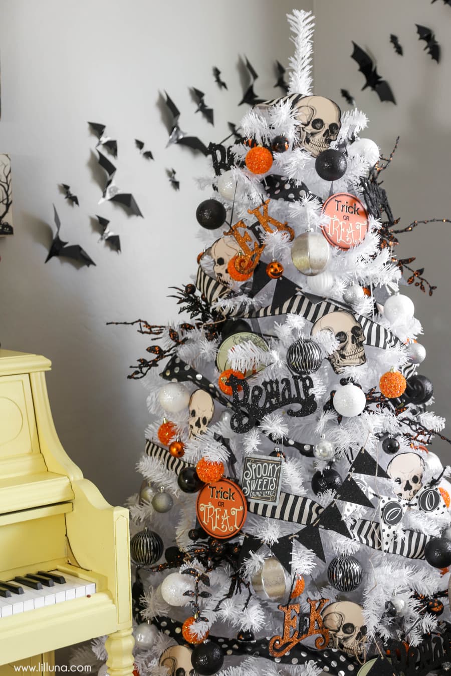 Halloween tree - a great idea to add to your Halloween decor this year!