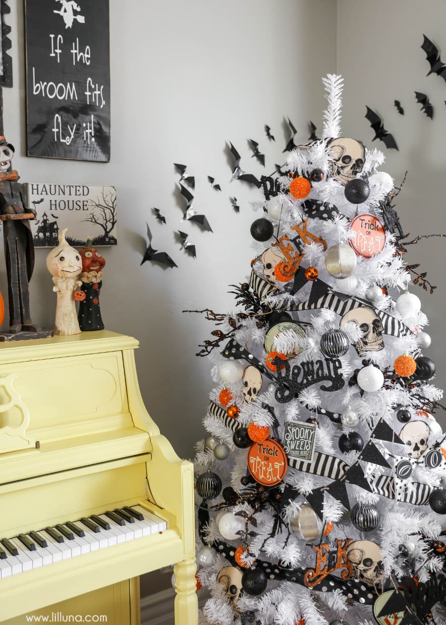 Halloween tree - a great idea to add to your Halloween decor this year!