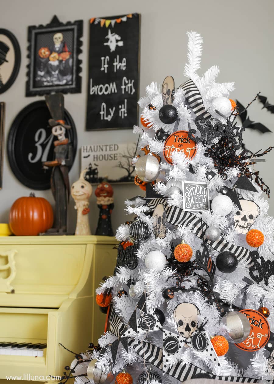 Halloween tree - a great idea to add to your Halloween decor this year!