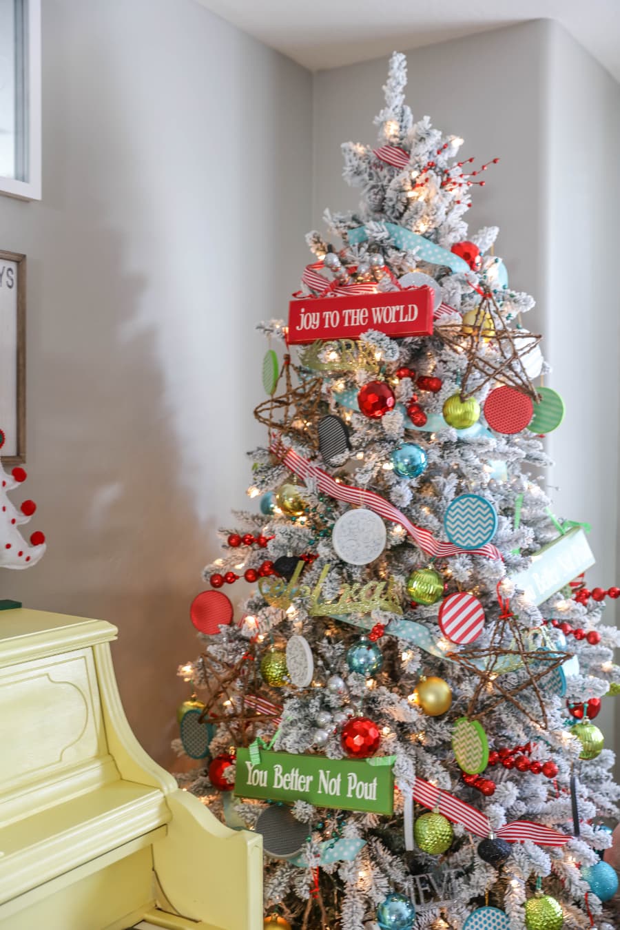 BEAUTIFUL Christmas Home Tour - pretty and festive ideas to help you decorate your own home for the holidays.