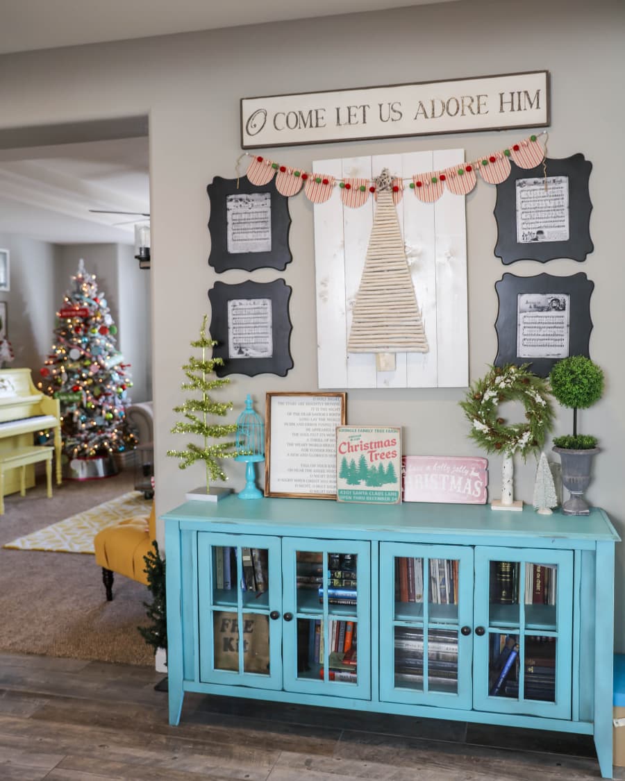 BEAUTIFUL Christmas Home Tour - pretty and festive ideas to help you decorate your own home for the holidays.