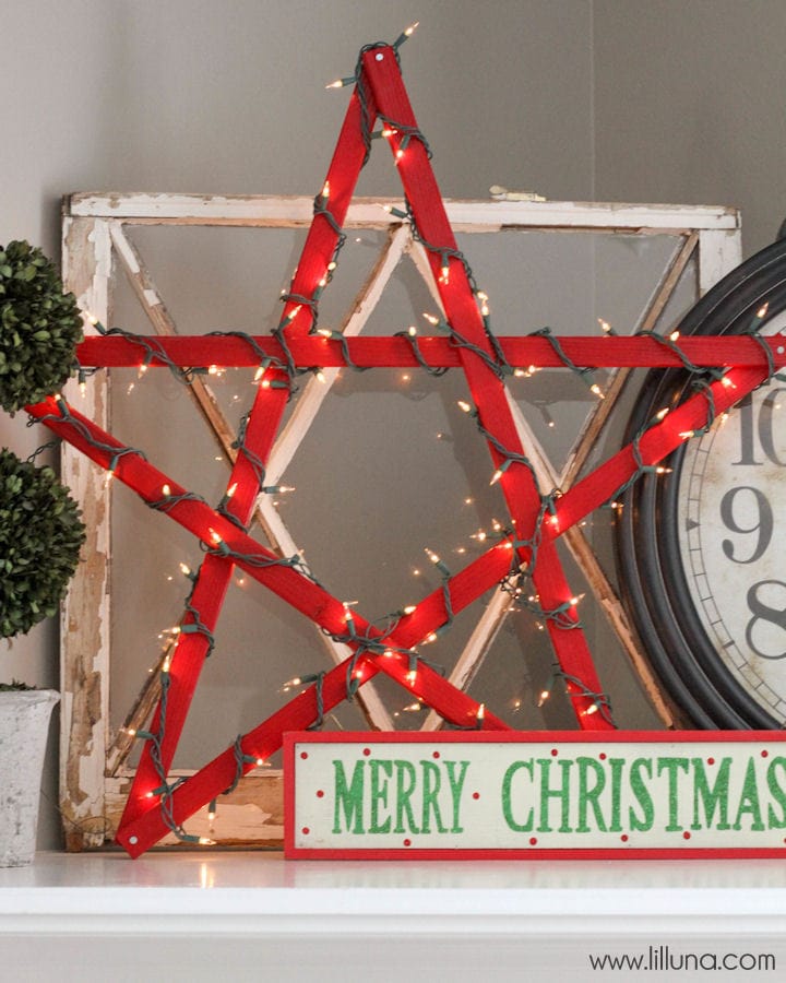 DIY Lighted Christmas Star Tutorial { lilluna.com } Super cute!! Simple and inexpensive to make, too!