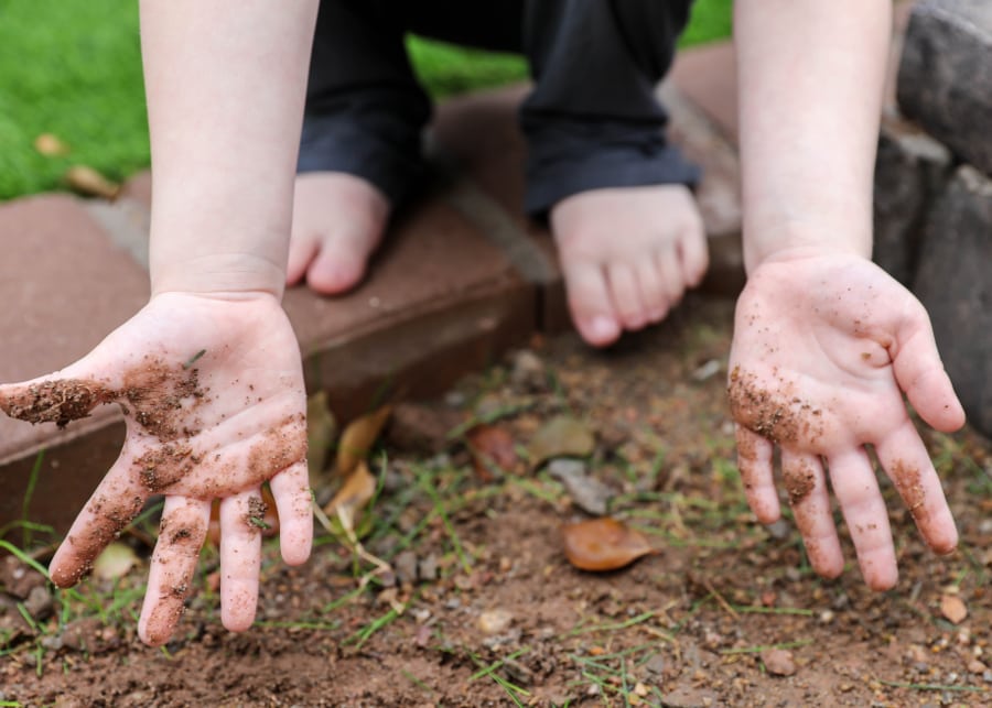 25 Alternative Uses for Wipes - a great list to show just how useful wipes can be, from washing off make-up to cleaning up the car!