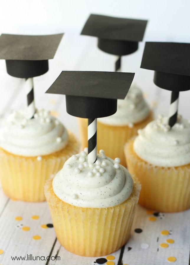 Super Cute DIY Graduation Cap Cupcake Toppers! Tutorial on { lilluna.com } All you need is some scrapbook paper, scissors, glue, & straws!!