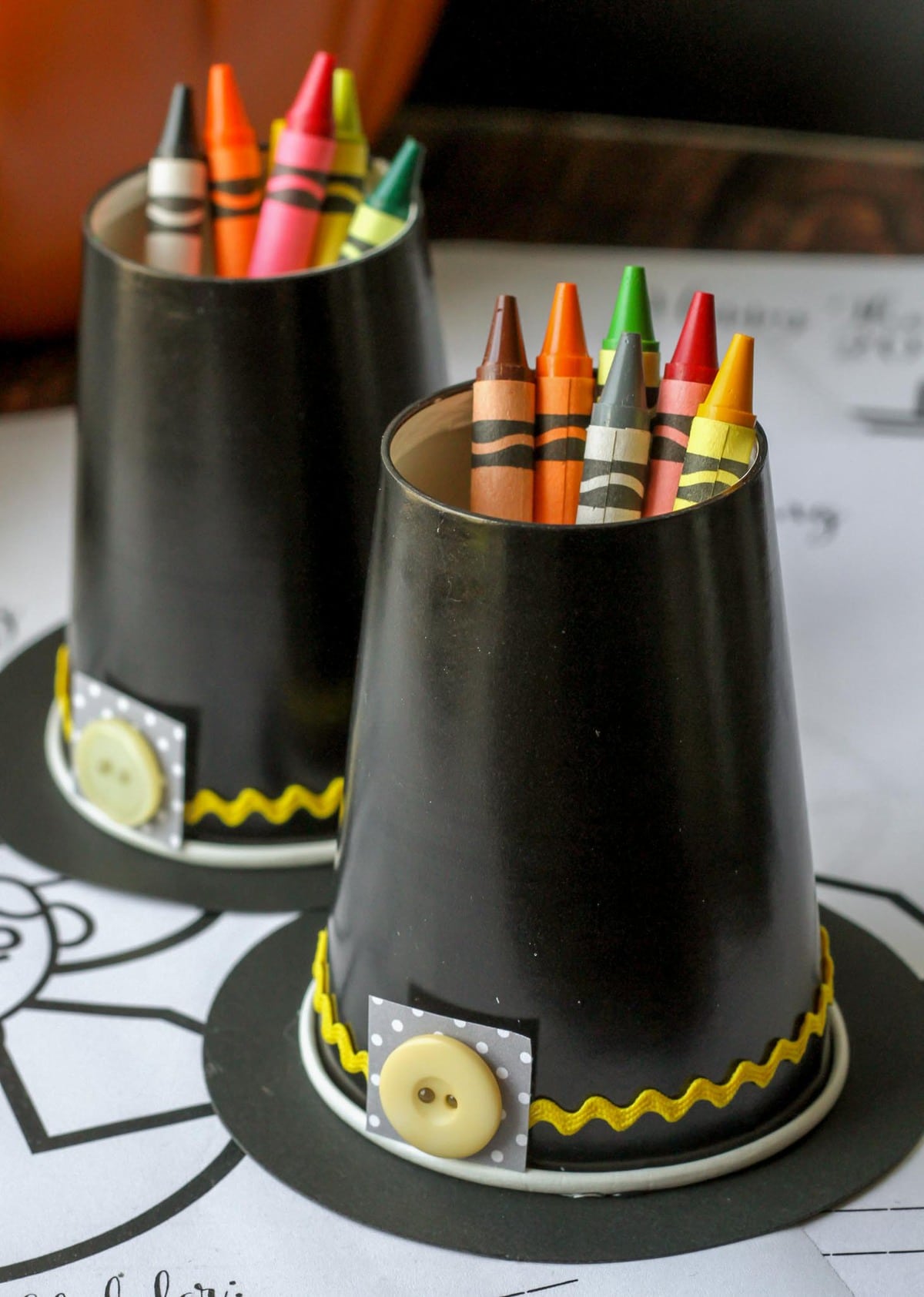 kids thanksgiving party ideas pilgrim hat crayon holder