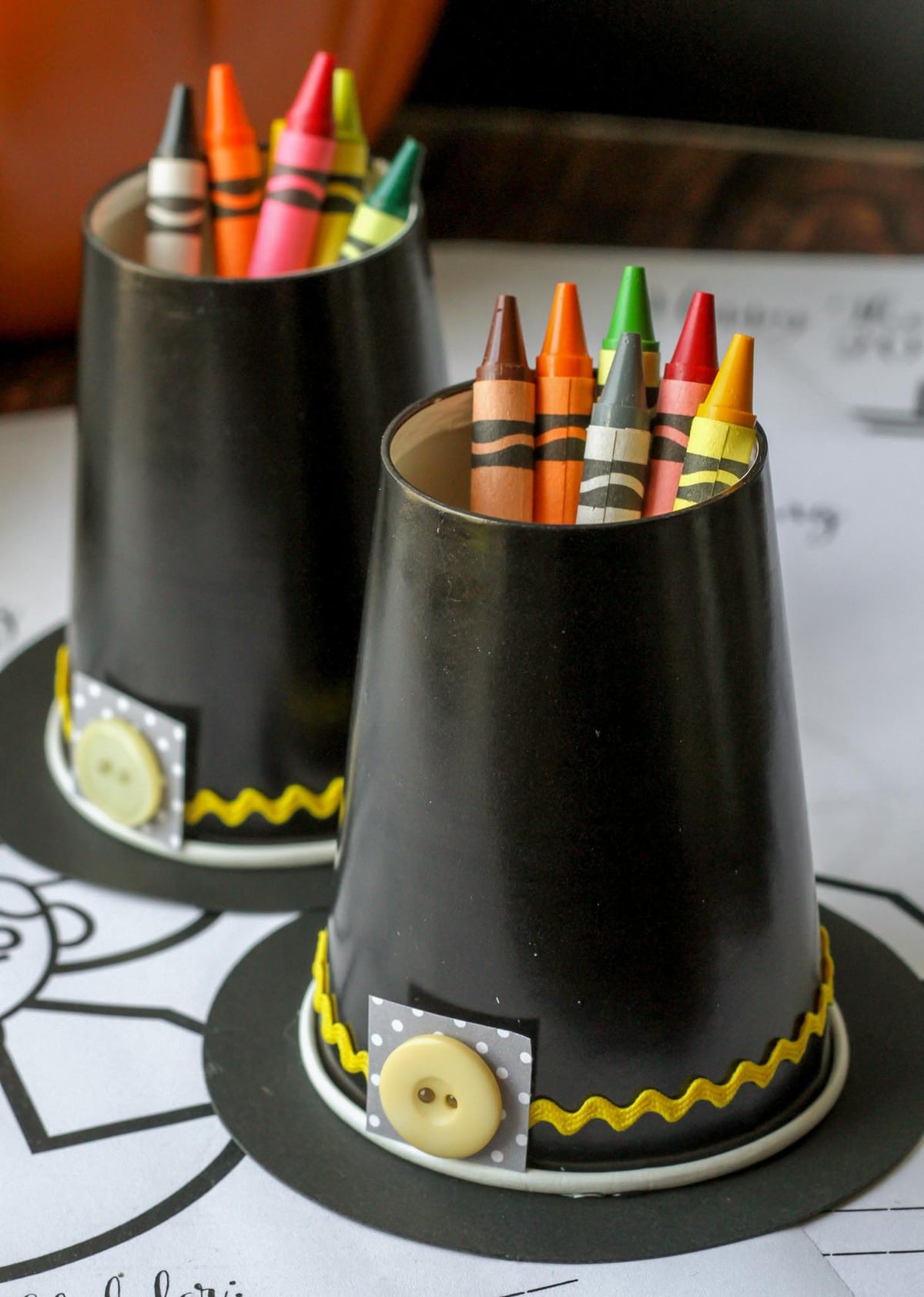 Pilgrim Hat Crayon Holder